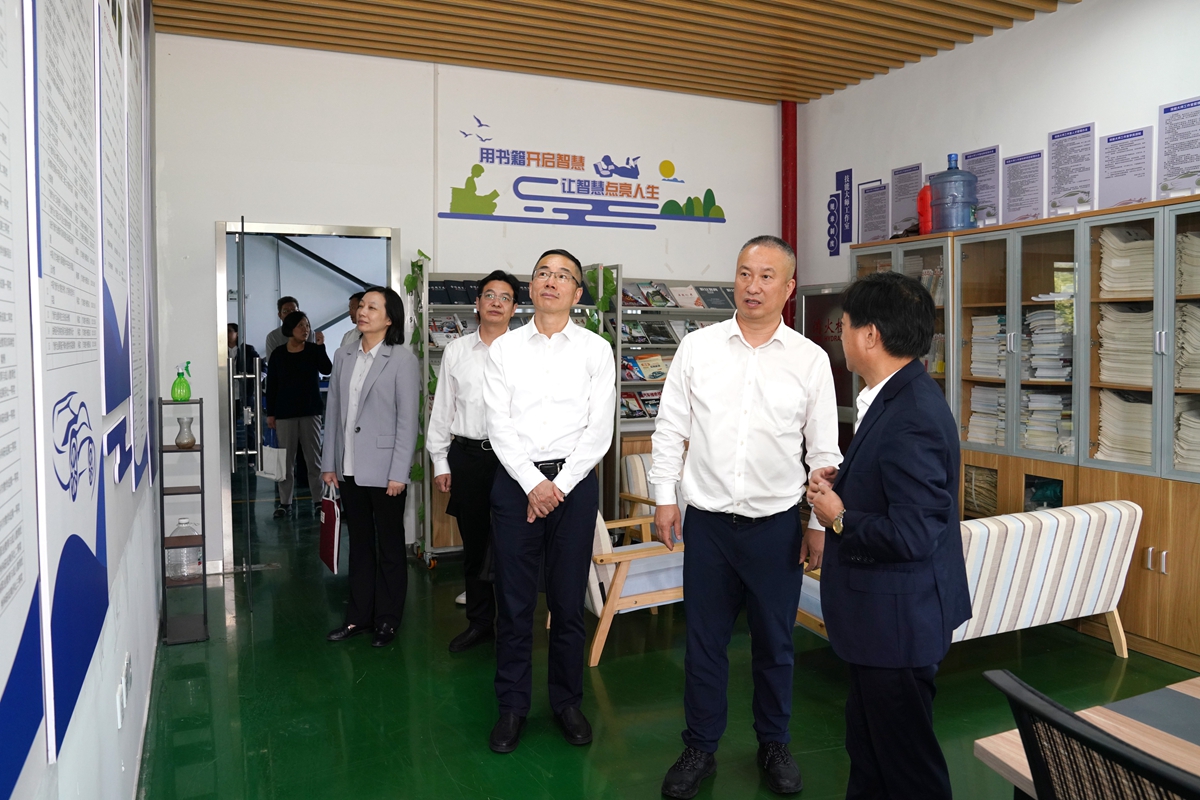 20241009市國資委黨委書記、主任陳文榮調研嘉興市交通學校，右起吳曉斌、陳文榮、柏衛東、朱建華、李利（李阿梅 攝）.jpg