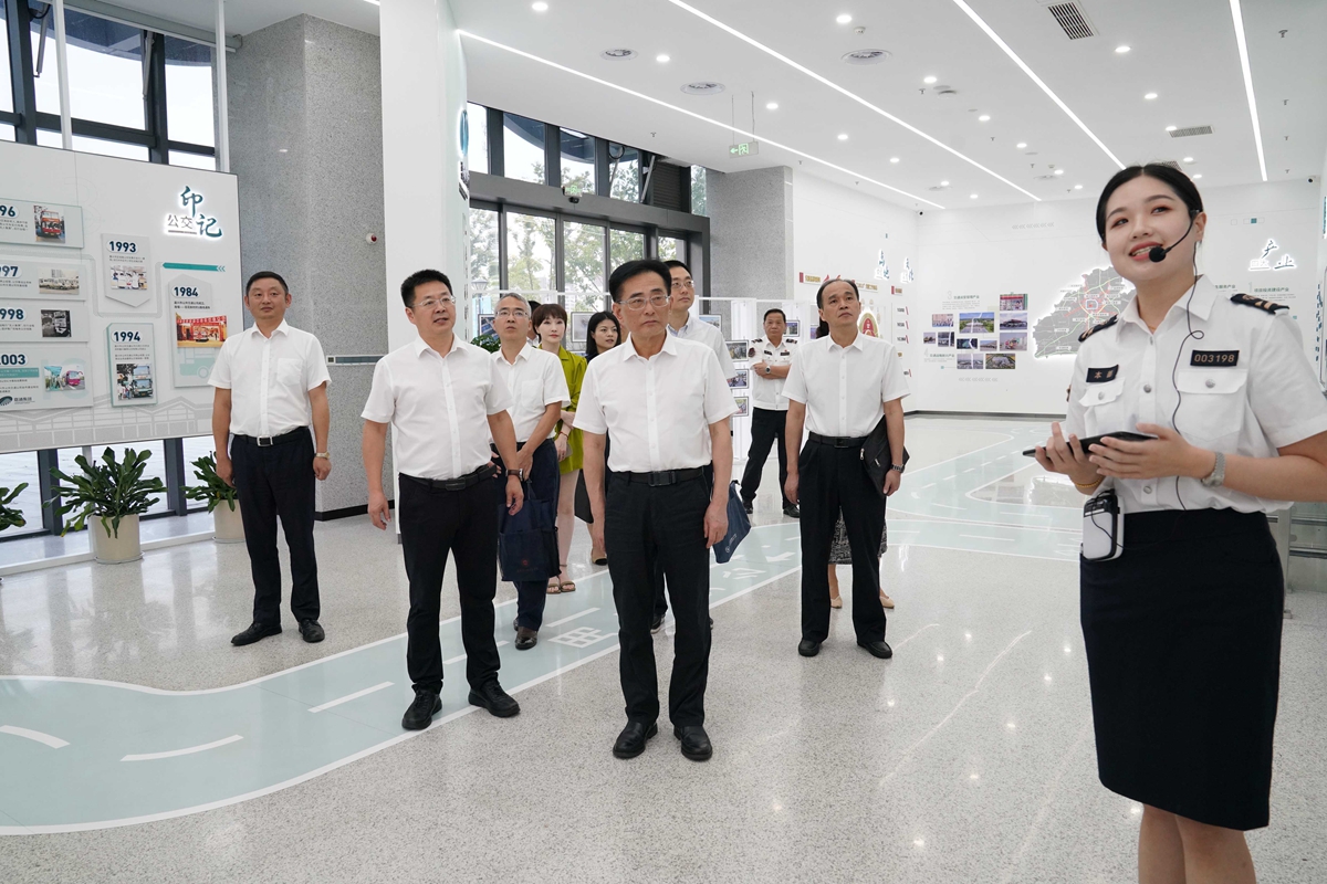 2024.9.11-1何宇健（左二）、薛佳平（左三）（水若石攝）.jpg